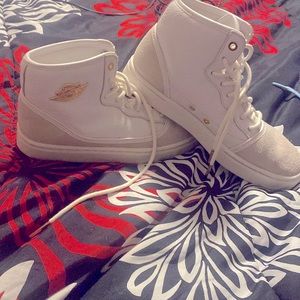 White Air Jordan’s youth 4